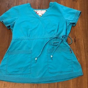 💰Koi- Kathy Peterson Scrub Top!